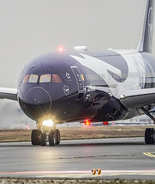 Boeing 787-9 mit Sonderlackierung &laquo;100 Jahre Lufthansa&raquo;